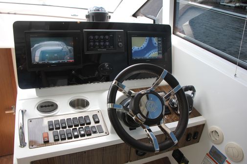 Cruisers Yachts 41 Cantius image