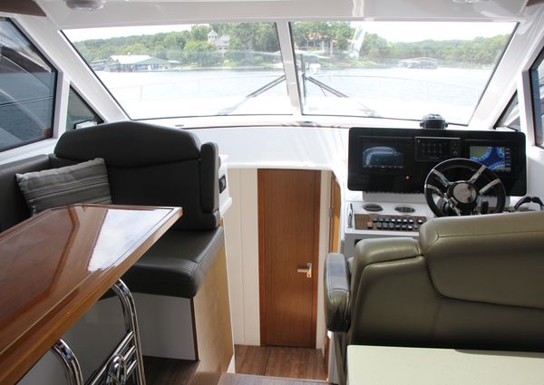 Cruisers Yachts 41 Cantius image