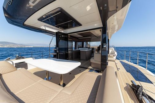 Galeon 560 Fly image