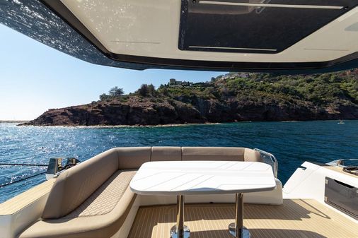 Galeon 560 Fly image