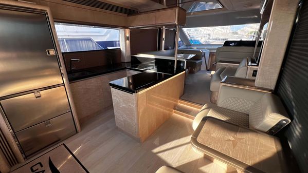 Galeon 560 Fly image