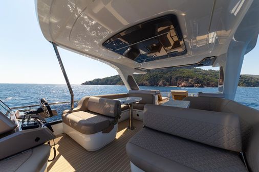 Galeon 560 Fly image