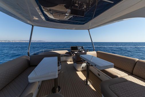 Galeon 560 Fly image