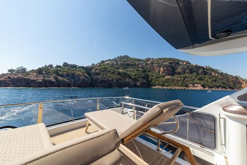 Galeon 560 Fly image