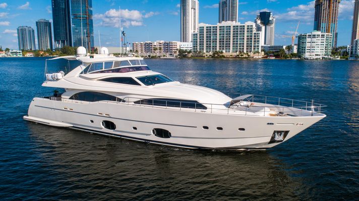 Ferretti-yachts CUSTOM-LINE - main image