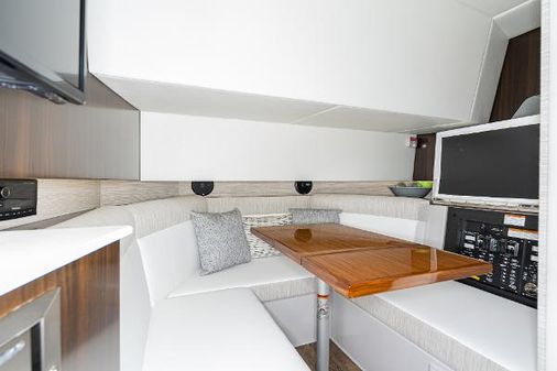 Cruisers-yachts 38GLS-0B image