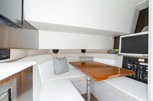 Cruisers-yachts 38GLS-0B image