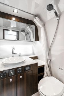 Cruisers-yachts 38GLS-0B image