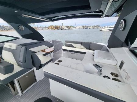 Cruisers-yachts 38GLS-0B image