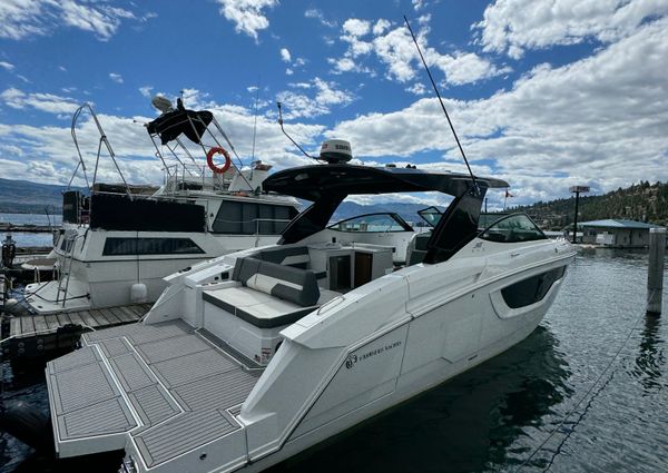 Cruisers-yachts 38-GLS-I-O image