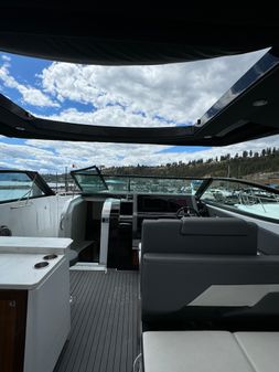 Cruisers Yachts 38 GLS I/O image