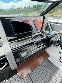 Cruisers Yachts 38 GLS I/O image