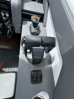 Cruisers Yachts 38 GLS I/O image