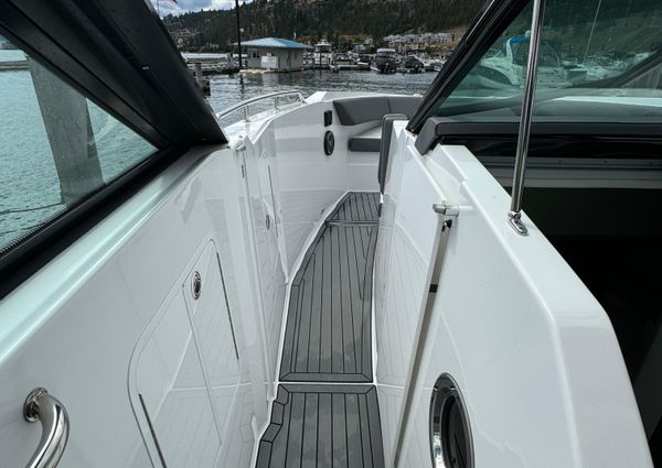 Cruisers-yachts 38-GLS-I-O image