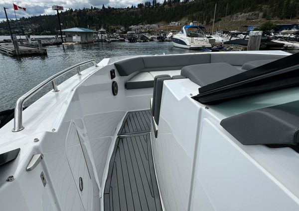 Cruisers-yachts 38-GLS-I-O image