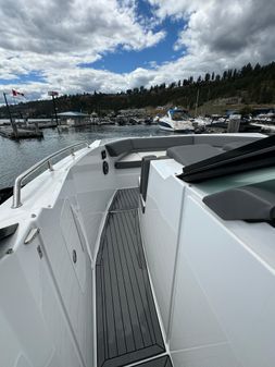 Cruisers Yachts 38 GLS I/O image