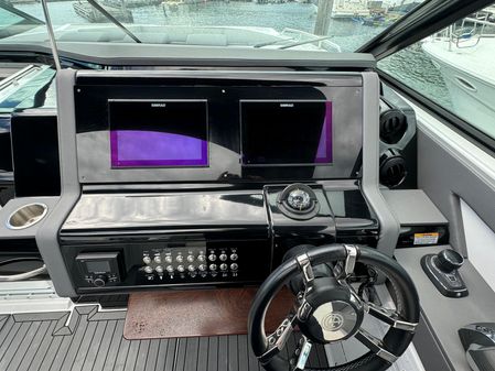 Cruisers Yachts 38 GLS I/O image