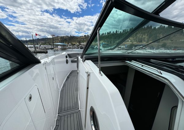 Cruisers-yachts 38-GLS-I-O image