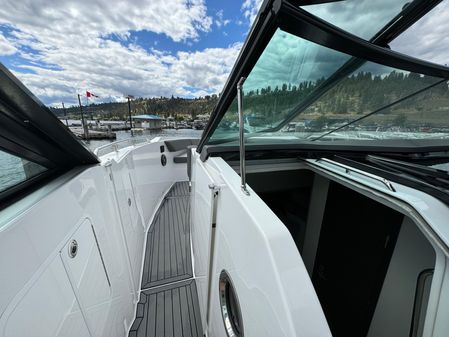 Cruisers Yachts 38 GLS I/O image