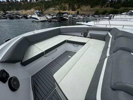 Cruisers Yachts 38 GLS I/O image