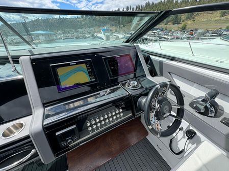 Cruisers Yachts 38 GLS I/O image