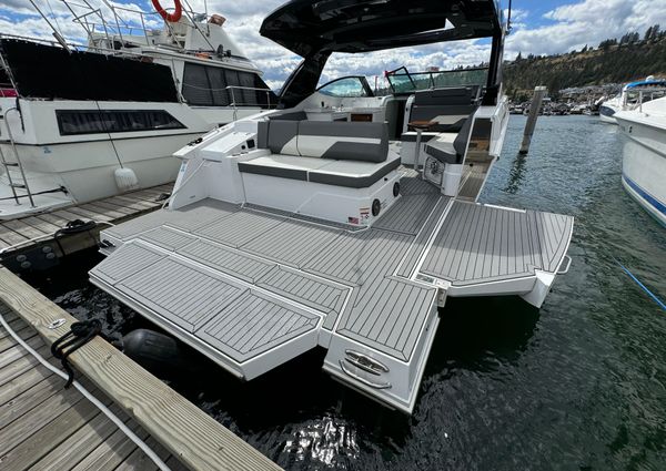 Cruisers-yachts 38-GLS-I-O image