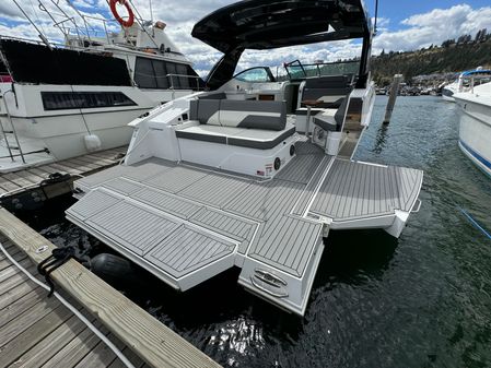 Cruisers Yachts 38 GLS I/O image