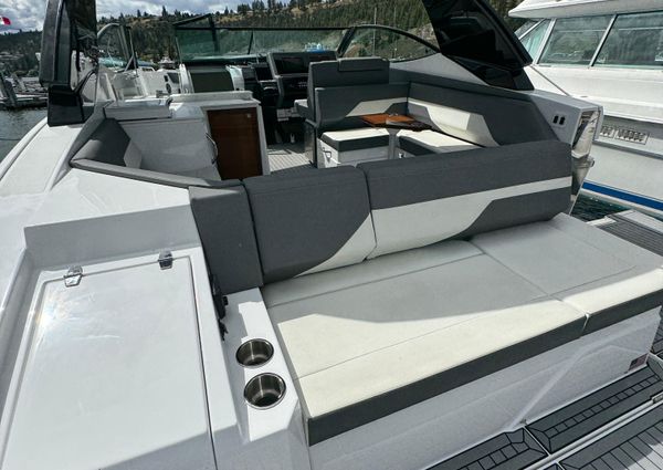 Cruisers-yachts 38-GLS-I-O image