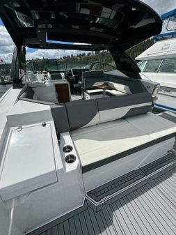 Cruisers Yachts 38 GLS I/O image