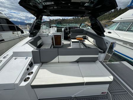 Cruisers Yachts 38 GLS I/O image