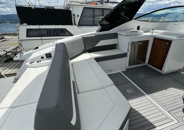 Cruisers-yachts 38-GLS-I-O image