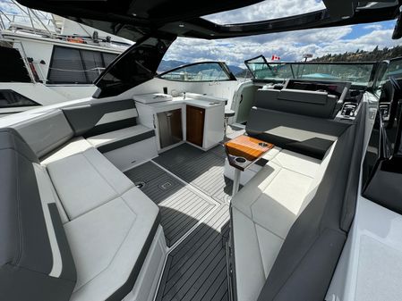 Cruisers Yachts 38 GLS I/O image