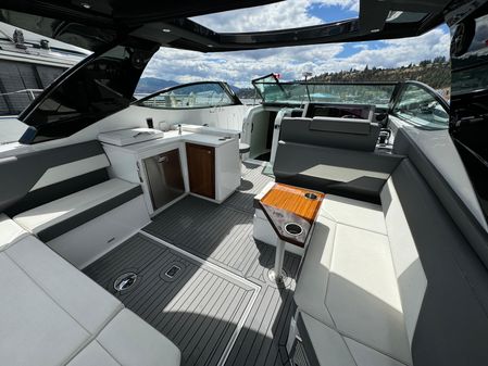 Cruisers Yachts 38 GLS I/O image