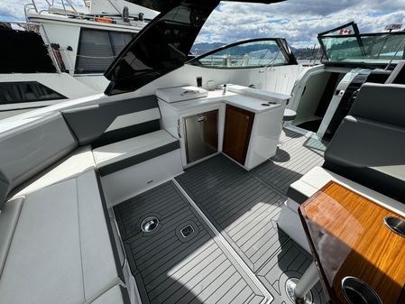 Cruisers Yachts 38 GLS I/O image