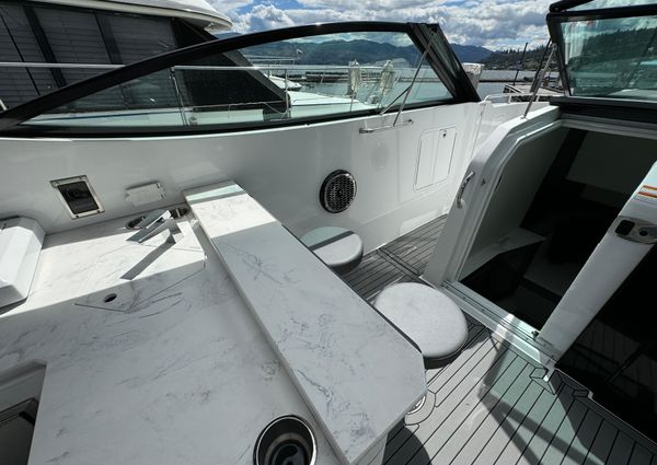 Cruisers-yachts 38-GLS-I-O image