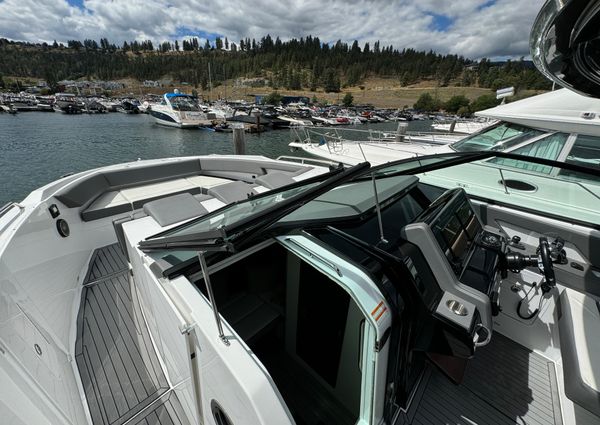 Cruisers-yachts 38-GLS-I-O image