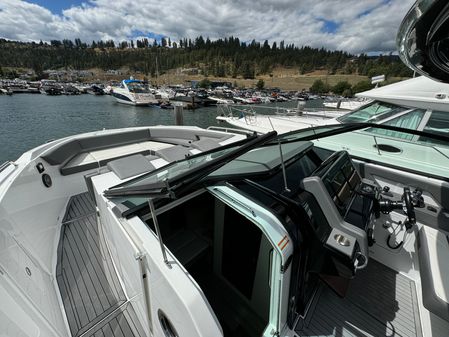 Cruisers Yachts 38 GLS I/O image