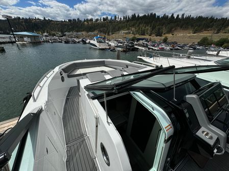 Cruisers Yachts 38 GLS I/O image