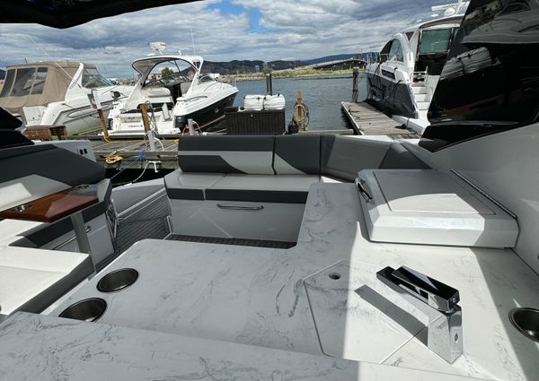 Cruisers-yachts 38-GLS-I-O image