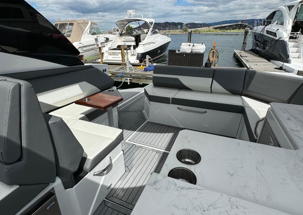 Cruisers-yachts 38-GLS-I-O image