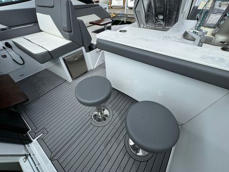 Cruisers Yachts 38 GLS I/O image