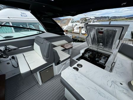 Cruisers Yachts 38 GLS I/O image