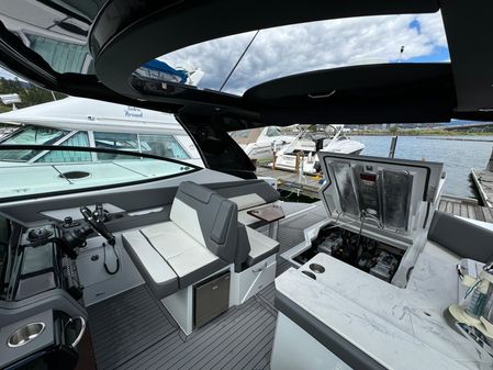 Cruisers Yachts 38 GLS I/O image