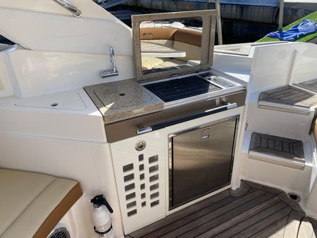 Sea Ray 350 SLX image