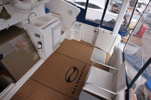 Silverton 352 Motor Yacht image