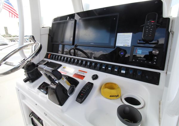 Sea Hunt Gamefish 30 With Forward Seating image