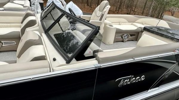 Tahoe Pontoon LTZ Elite Windshield