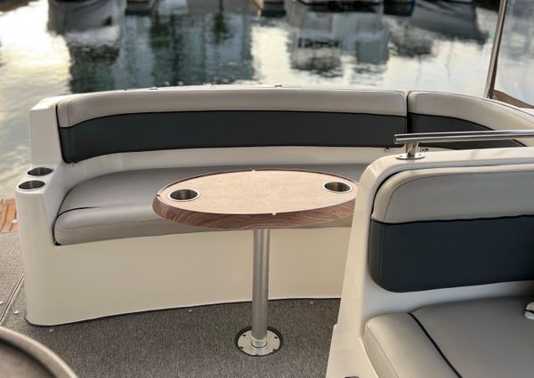 Rinker 320 Express Cruiser image