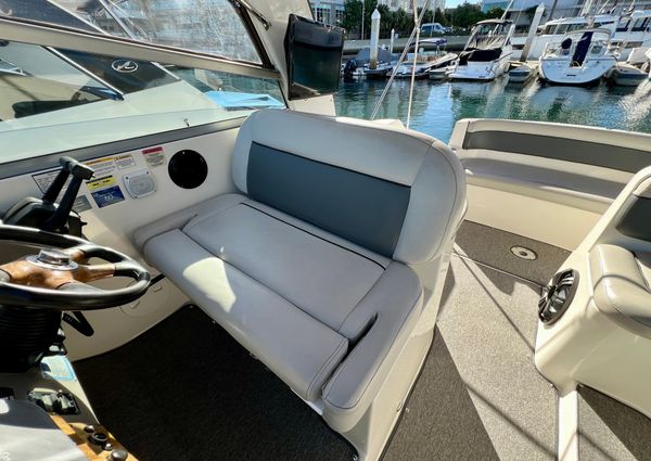 Rinker 320 Express Cruiser image