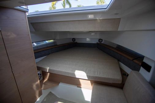 Quarken 35 Cabin image